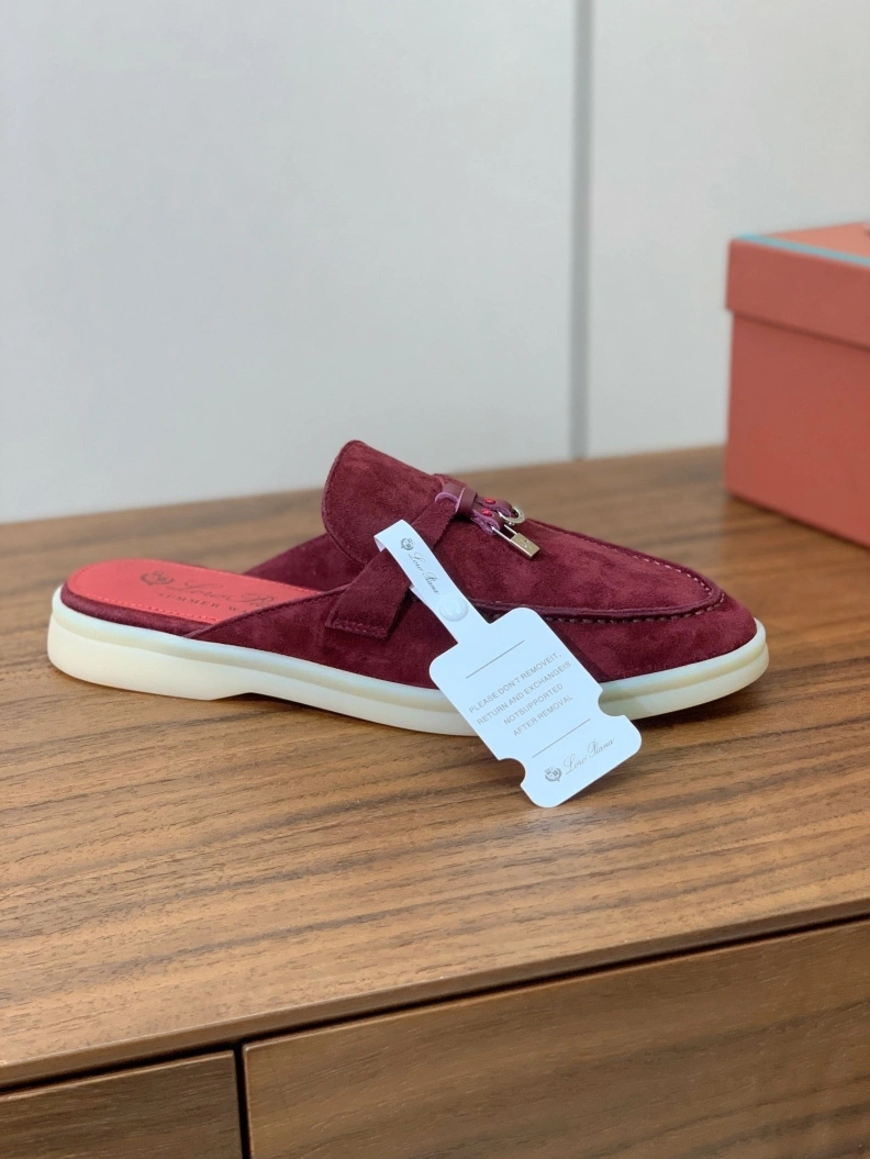 Resilient Othxr Slippers 213511