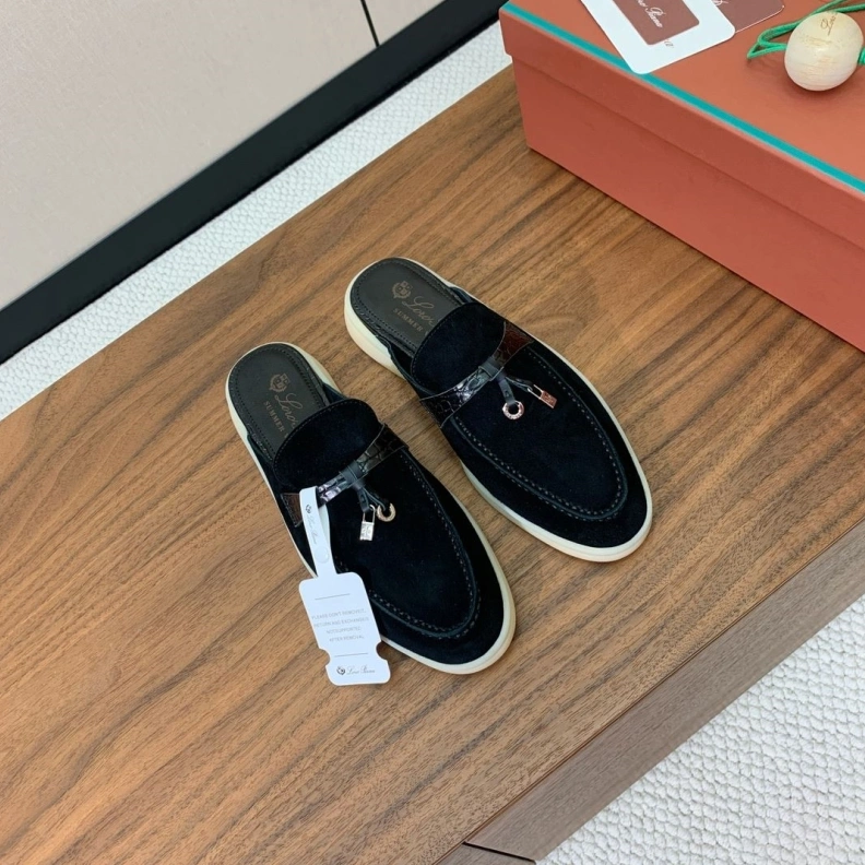 Durable Othxr Slippers 213500