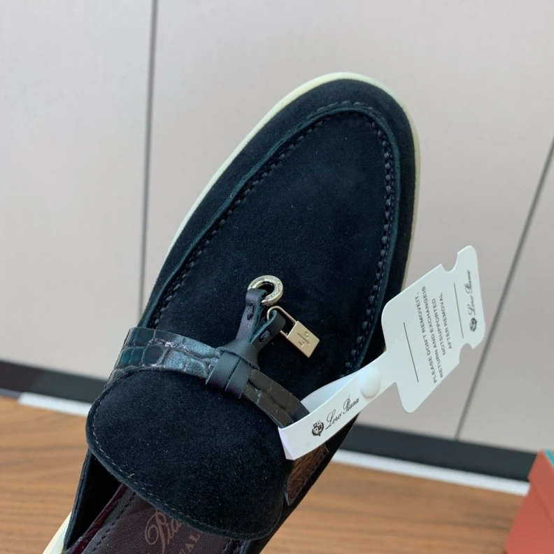 Durable Othxr Slippers 213500