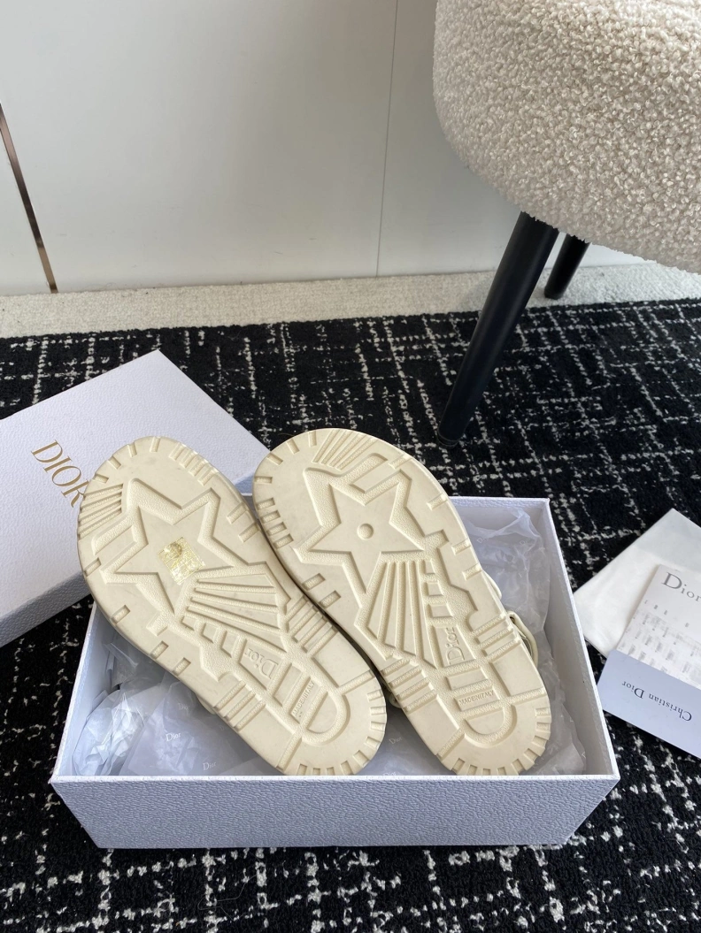 Chxnxl Sandals Resilient 121965