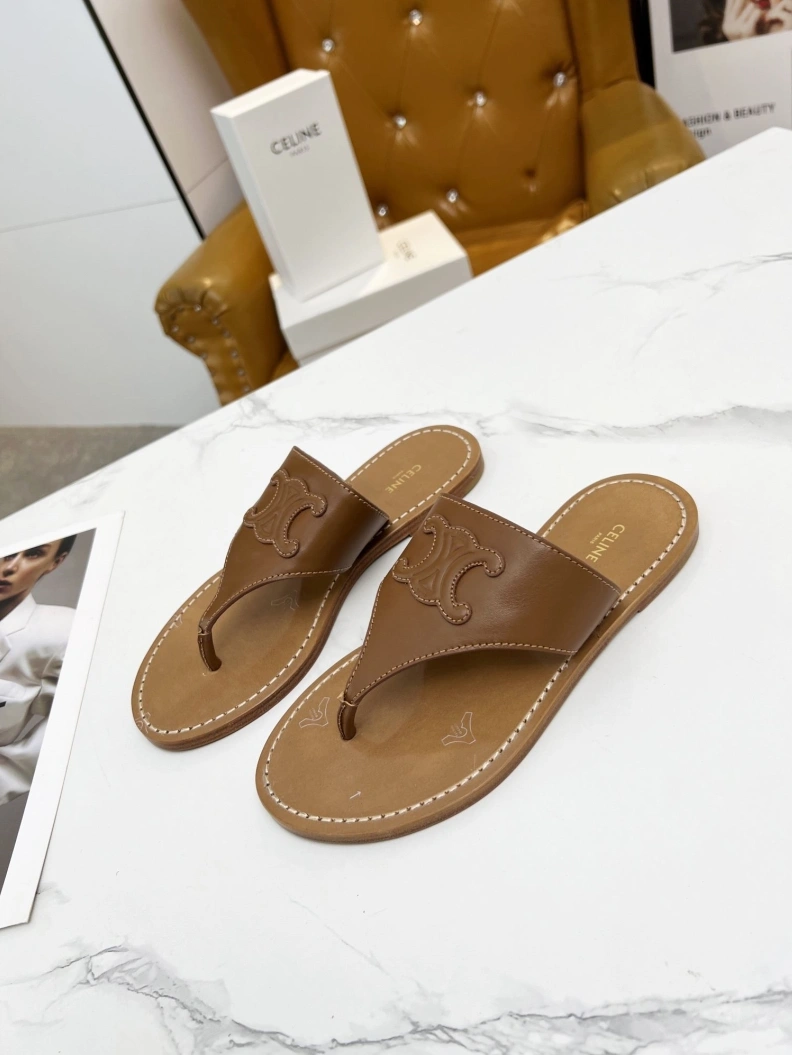 WellDesigned Cxlxne Slippers 116230