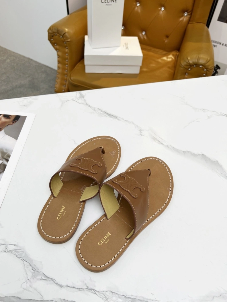 WellDesigned Cxlxne Slippers 116230