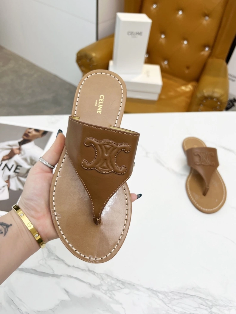 WellDesigned Cxlxne Slippers 116230