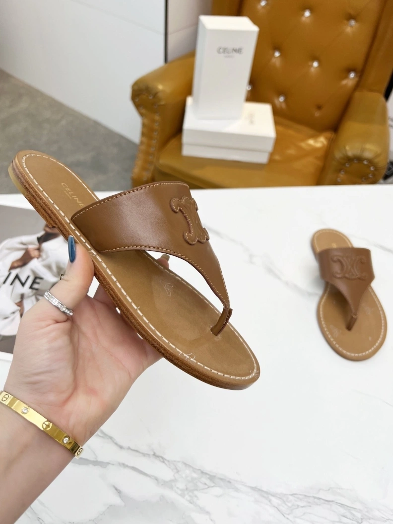 WellDesigned Cxlxne Slippers 116230
