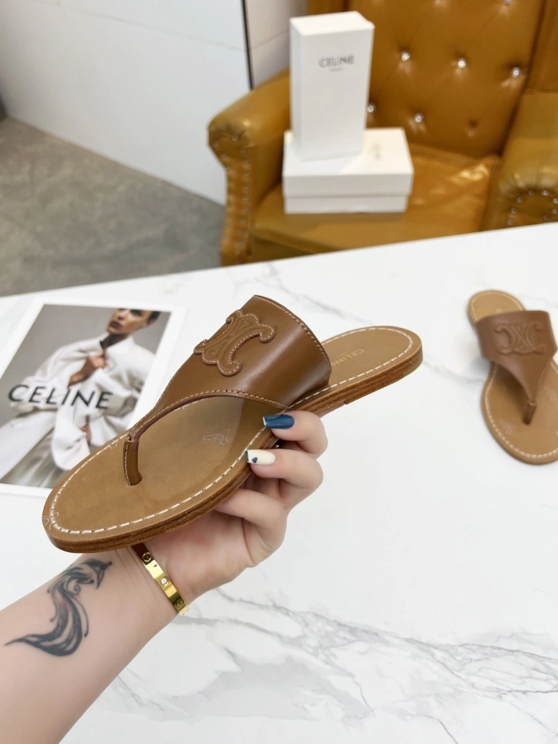WellDesigned Cxlxne Slippers 116230