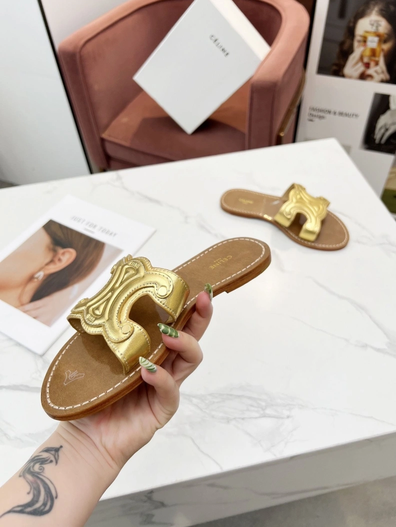 WellDesigned Cxlxne Slippers 116224