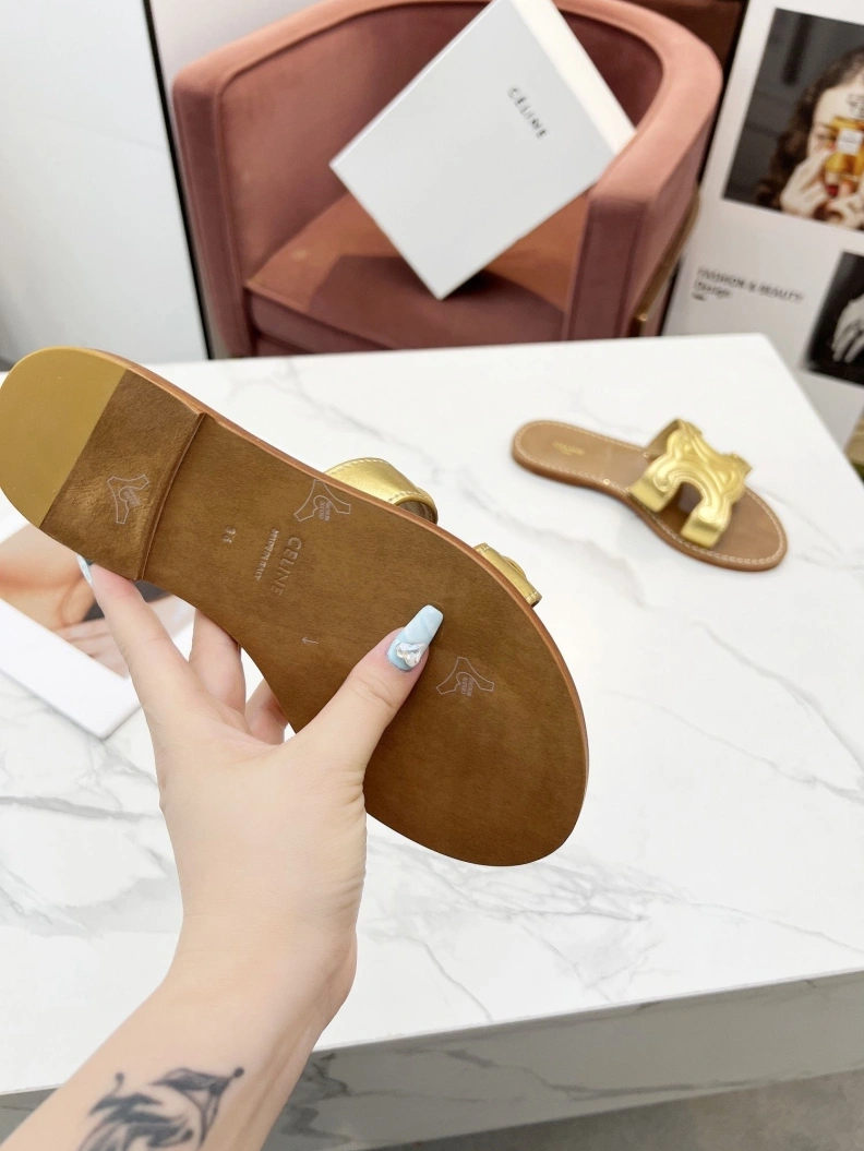 WellDesigned Cxlxne Slippers 116224