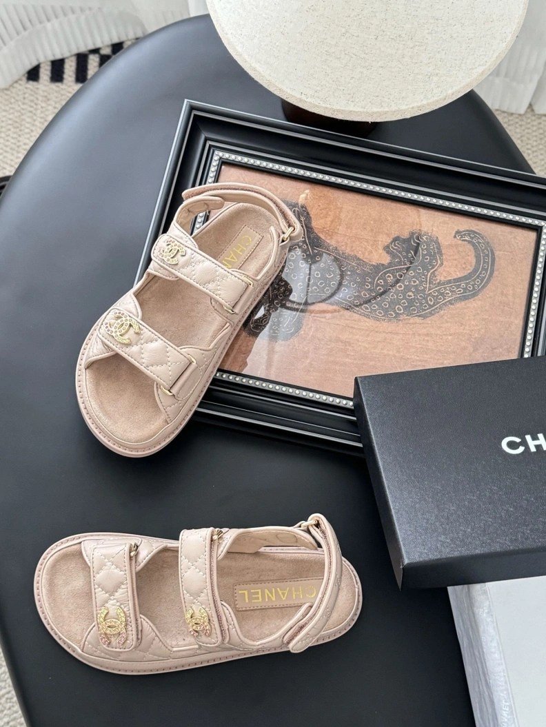 Cozy Chxnxl Sandals 121949