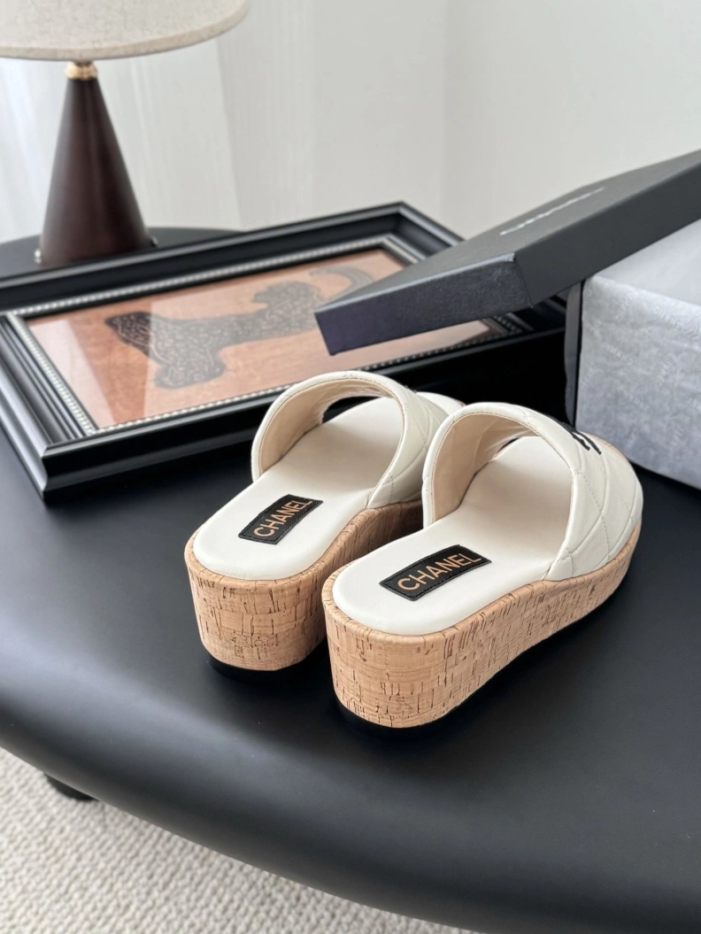 EyeCatching Chxnxl Slippers 121836