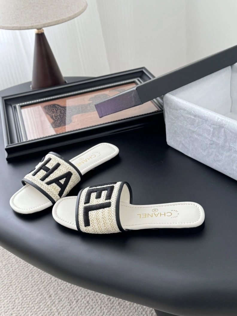 Sophisticated Chxnxl Slippers 121834