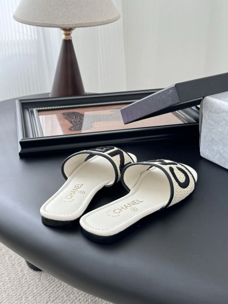 Sophisticated Chxnxl Slippers 121834