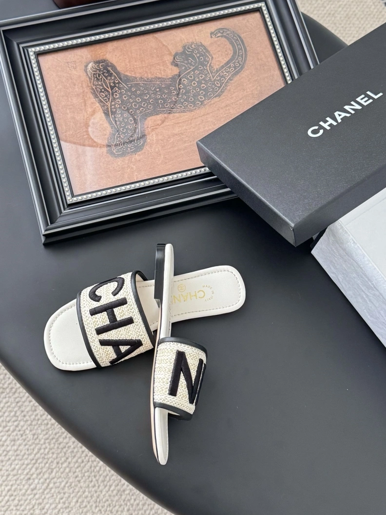 Sophisticated Chxnxl Slippers 121834