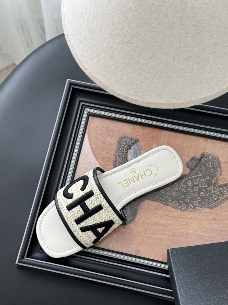 Sophisticated Chxnxl Slippers 121834