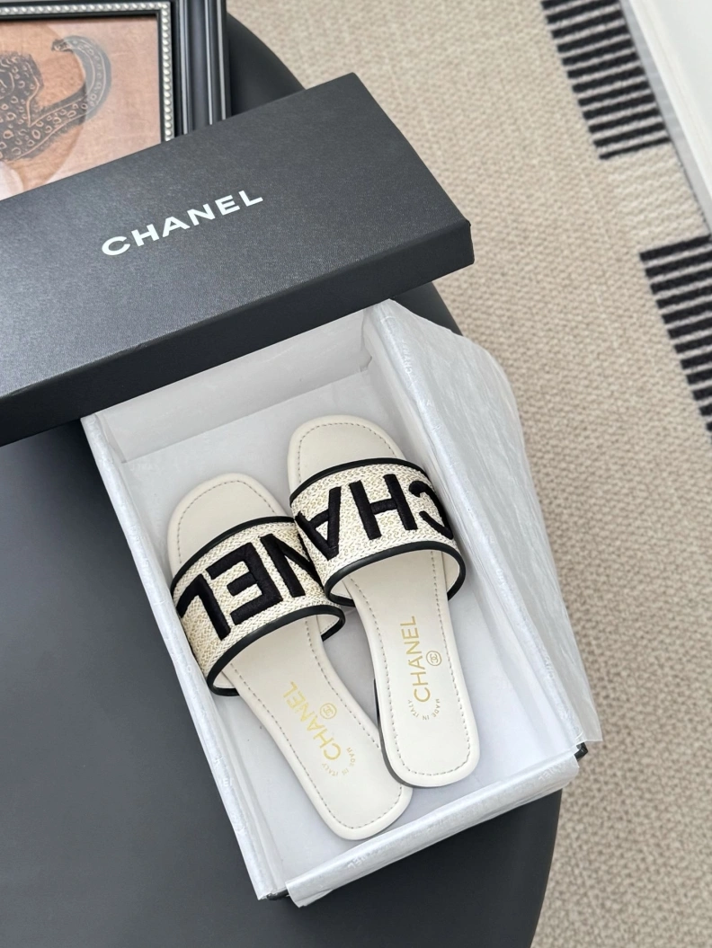 Sophisticated Chxnxl Slippers 121834
