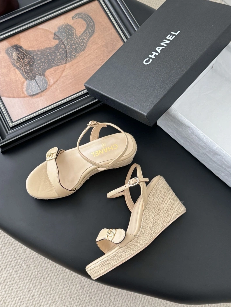 Reliable Chxnxl Slippers 121826