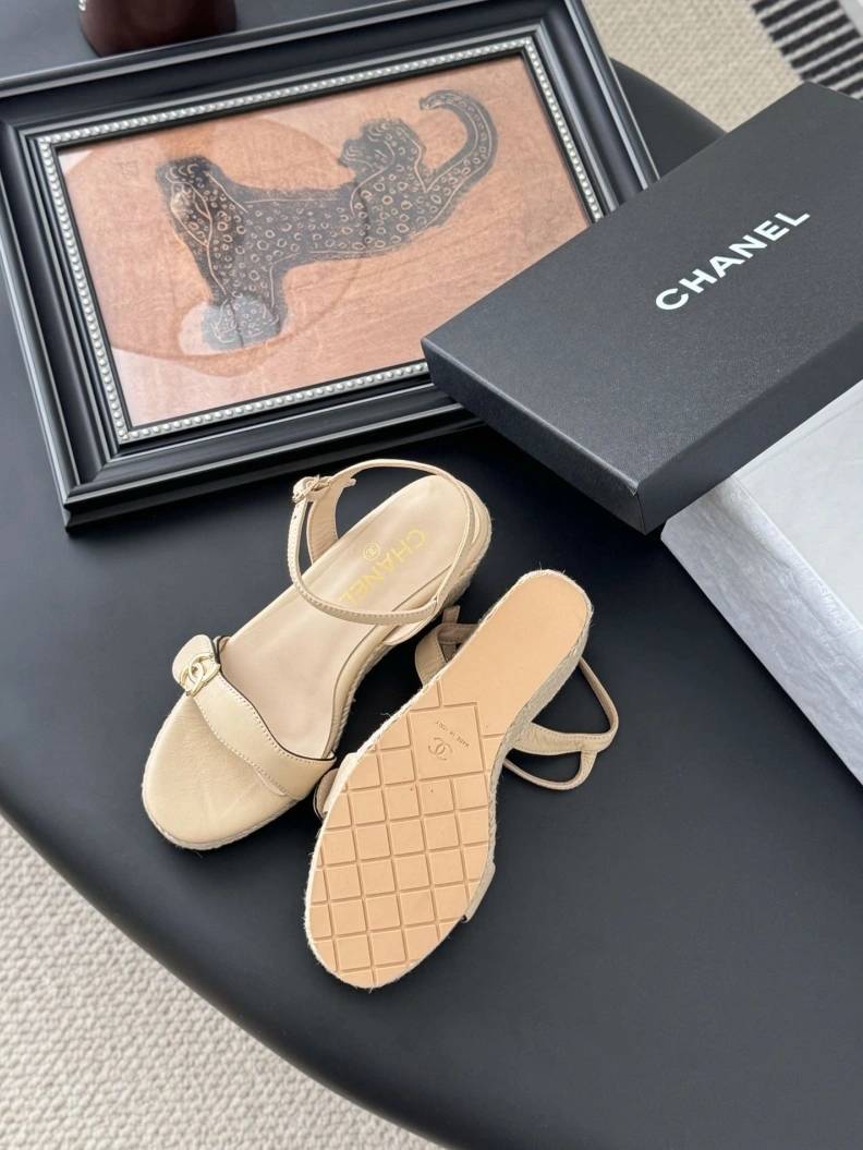 Reliable Chxnxl Slippers 121826