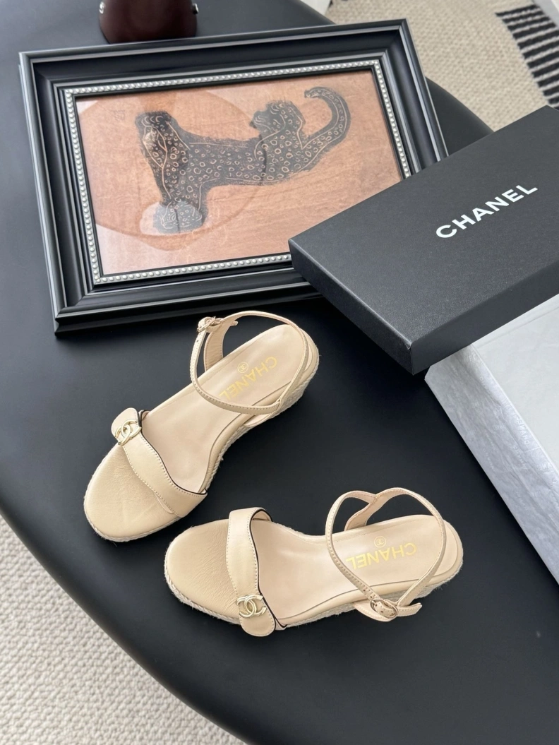 Reliable Chxnxl Slippers 121826