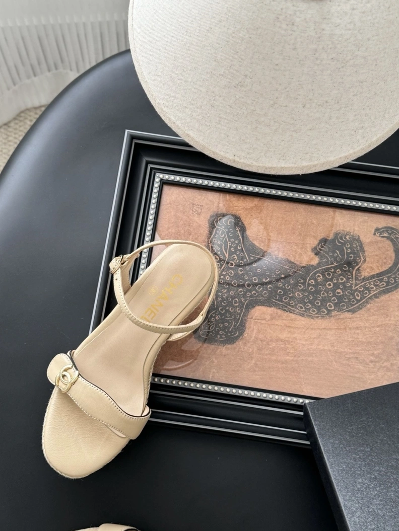 Reliable Chxnxl Slippers 121826
