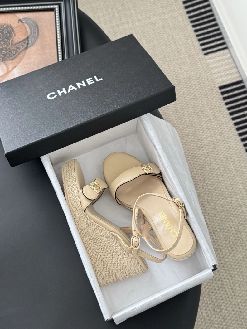 Reliable Chxnxl Slippers 121826