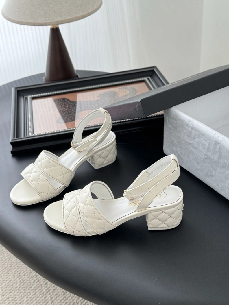 Comfortable Chxnxl Sandals 121923