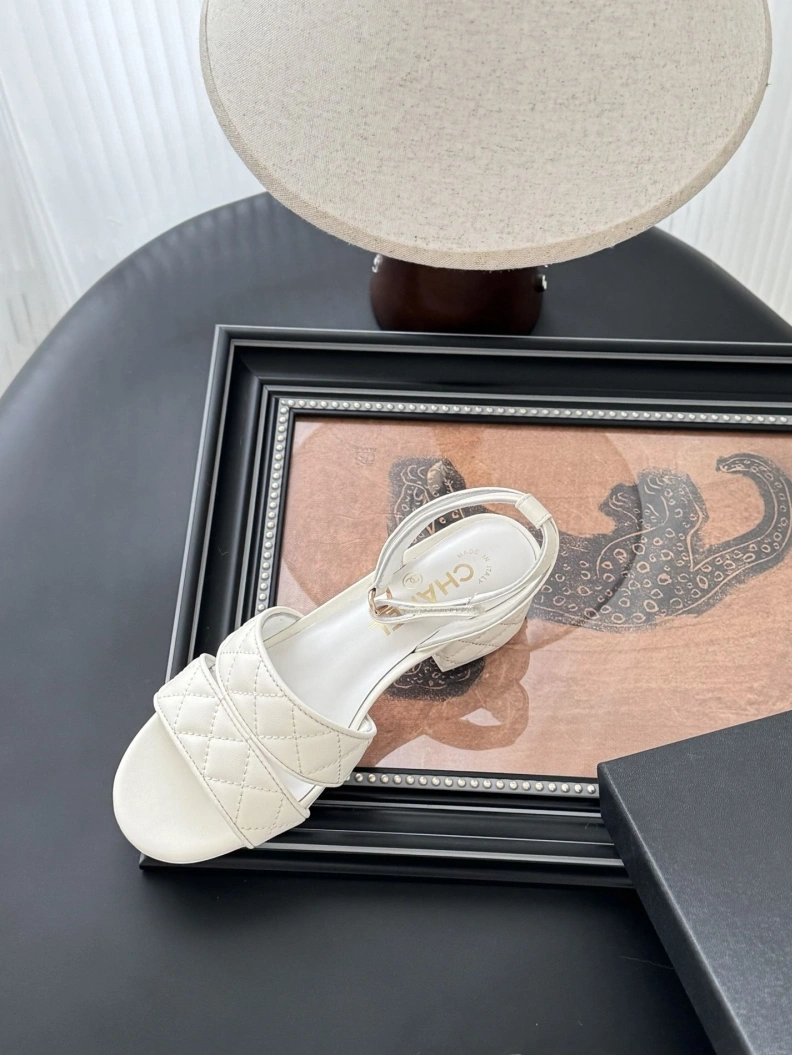 Comfortable Chxnxl Sandals 121923