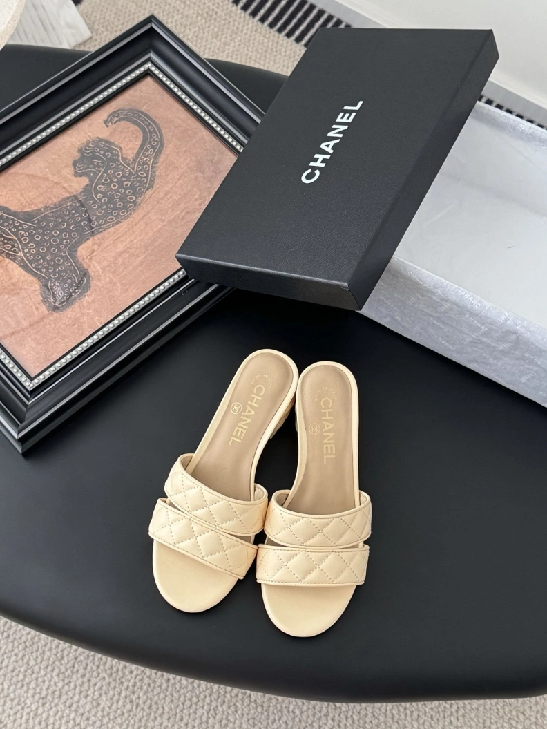 Fashionable Chxnxl Sandals 121909