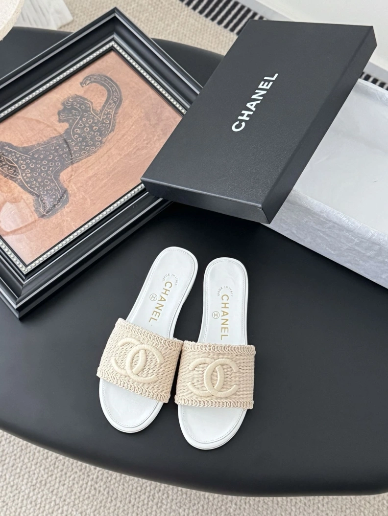 Chxnxl Slippers WellDesigned 121816