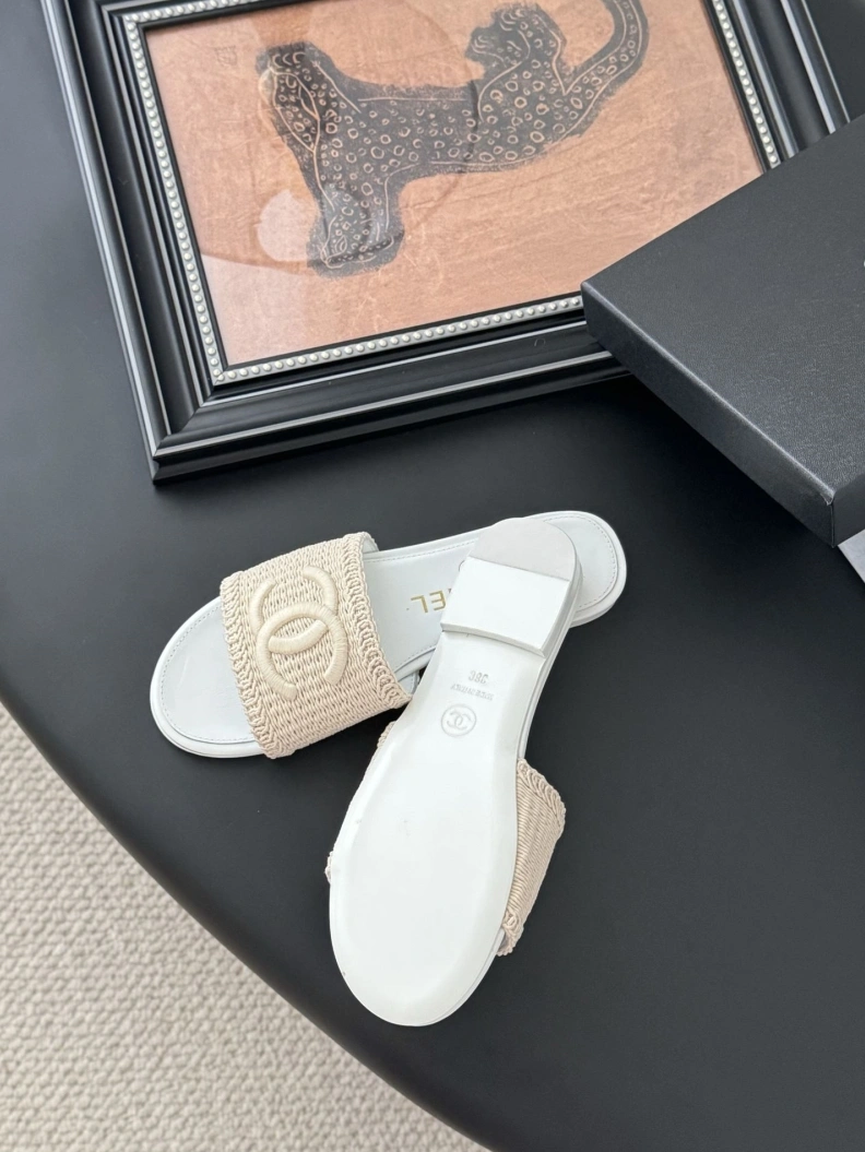 Chxnxl Slippers WellDesigned 121816