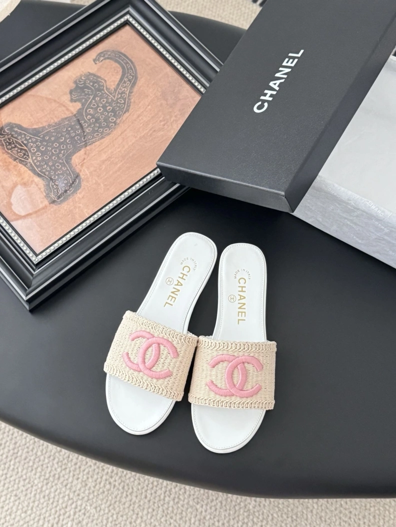 Cozy Chxnxl Slippers 121809