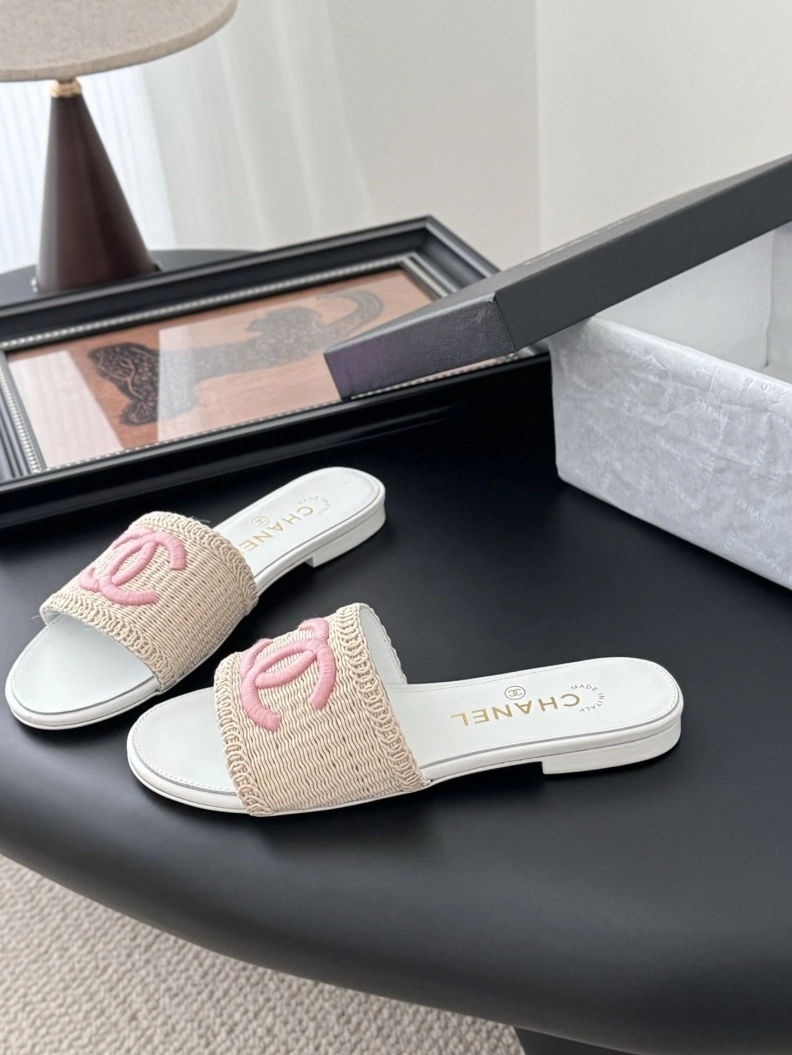 Cozy Chxnxl Slippers 121809