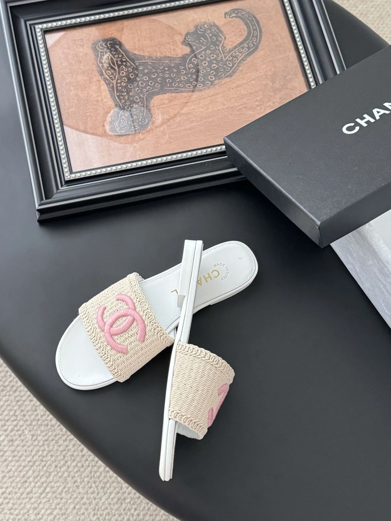 Cozy Chxnxl Slippers 121809