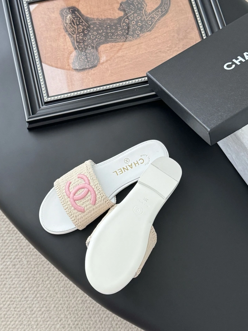 Cozy Chxnxl Slippers 121809
