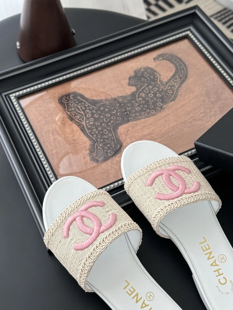 Cozy Chxnxl Slippers 121809
