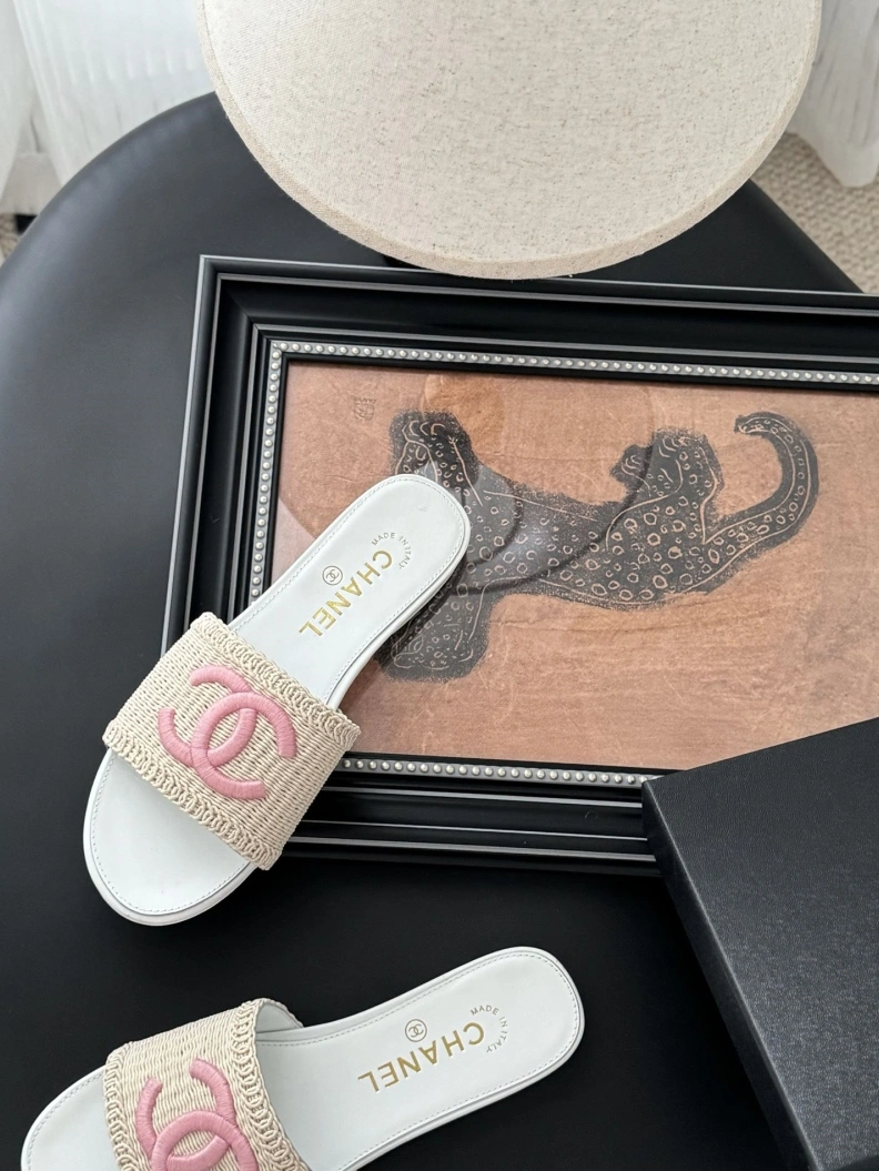 Cozy Chxnxl Slippers 121809