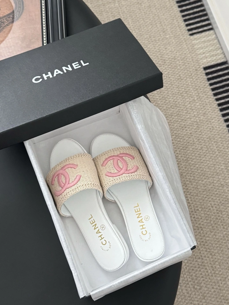 Cozy Chxnxl Slippers 121809