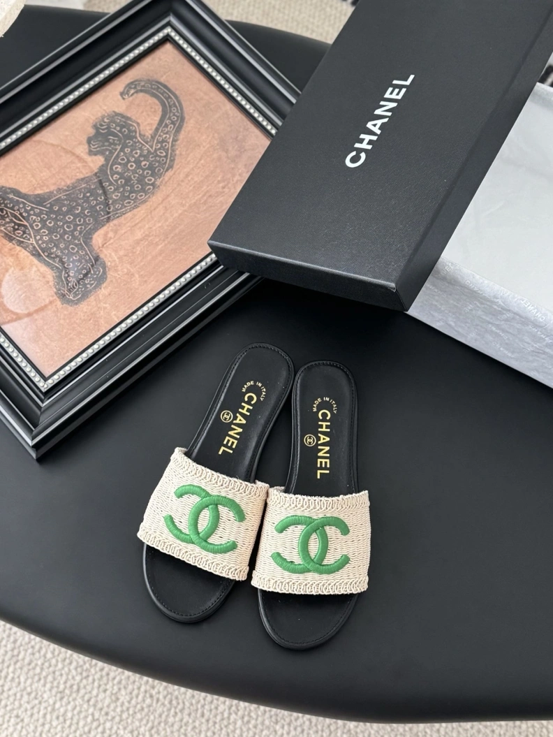 DailyWear Chxnxl Slippers 121823