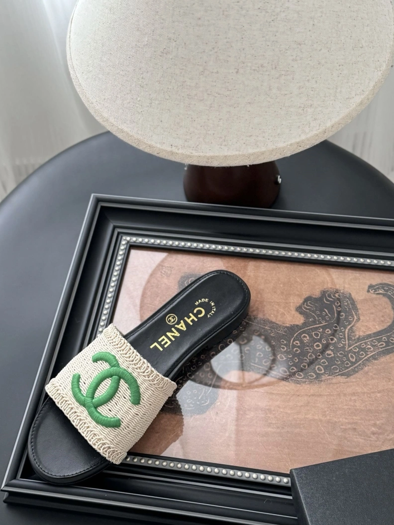 DailyWear Chxnxl Slippers 121823
