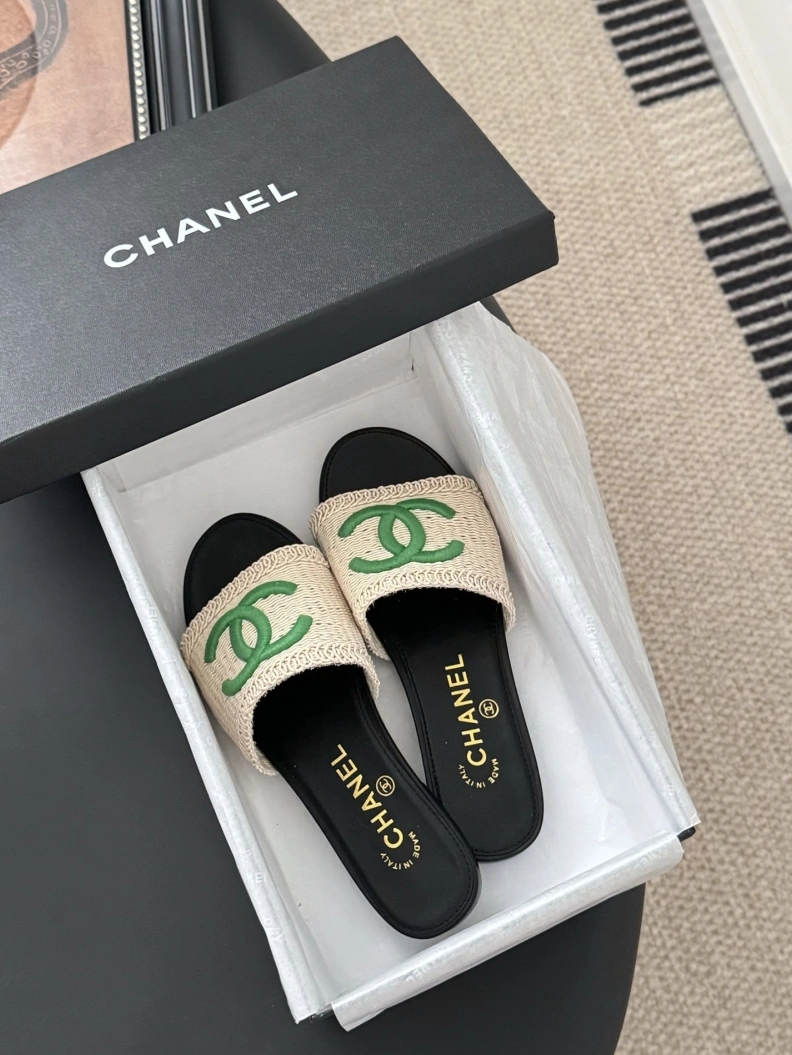 DailyWear Chxnxl Slippers 121823