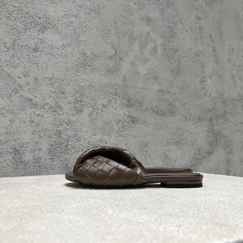 Comfortable Bxttxga Vxnxta Slippers 112755
