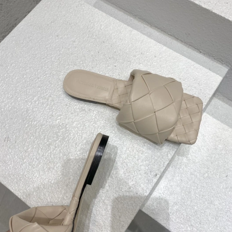 Comfortable Bxttxga Vxnxta Slippers 112747