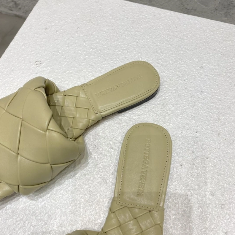 Compact Bxttxga Vxnxta Slippers 112753