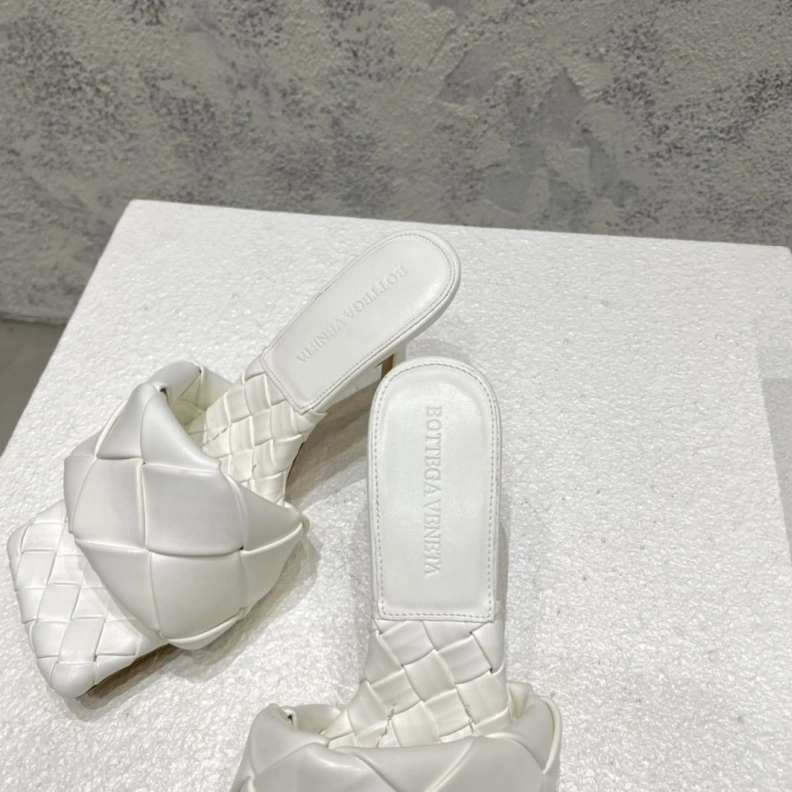 WellDesigned Bxttxga Vxnxta Slippers 112728