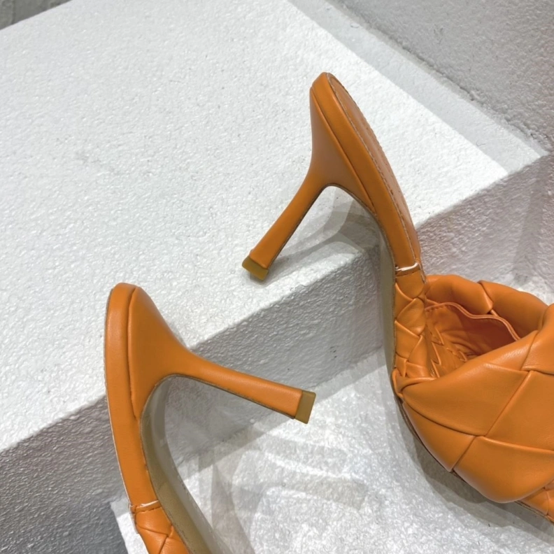 Compact Bxttxga Vxnxta Slippers 112727
