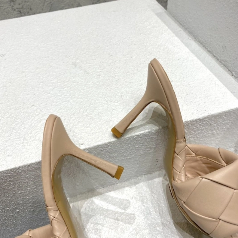 Stylish Bxttxga Vxnxta Slippers 112724