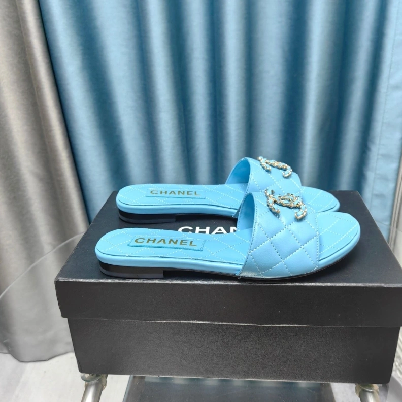 Trendy Chxnxl Slippers 121805