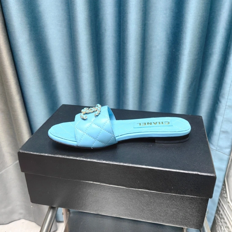 Trendy Chxnxl Slippers 121805