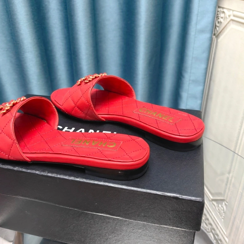 Fashionable Chxnxl Slippers 121818