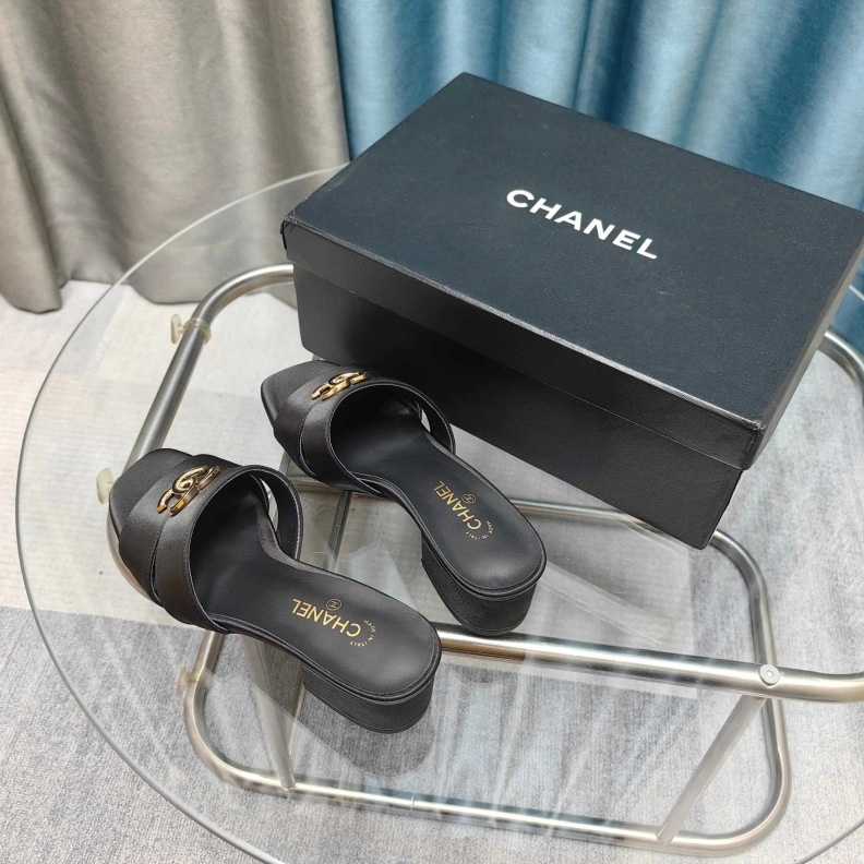 Chxnxl Slippers GoAnywhere 121822