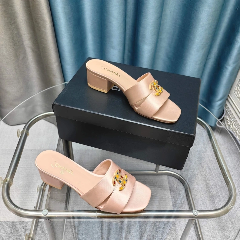 Chxnxl Slippers UrbanStyle 121820