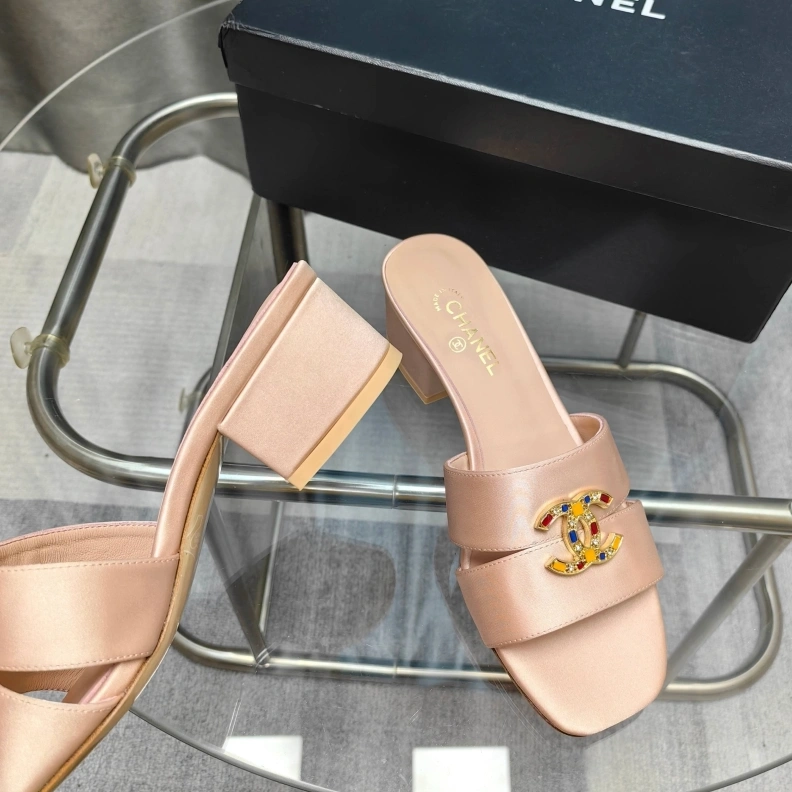 Chxnxl Slippers UrbanStyle 121820